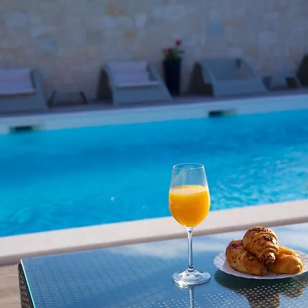 Apartmán Antonija With Pool