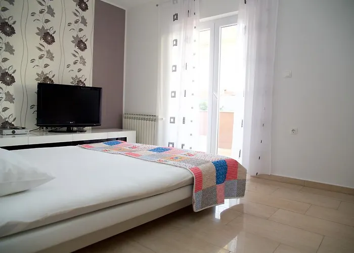 Apartamento Antonija With Pool