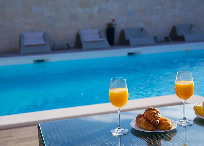 Apartamento Antonija With Pool