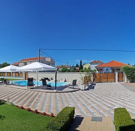 Antonija With Pool Daire Biograd Na Moru