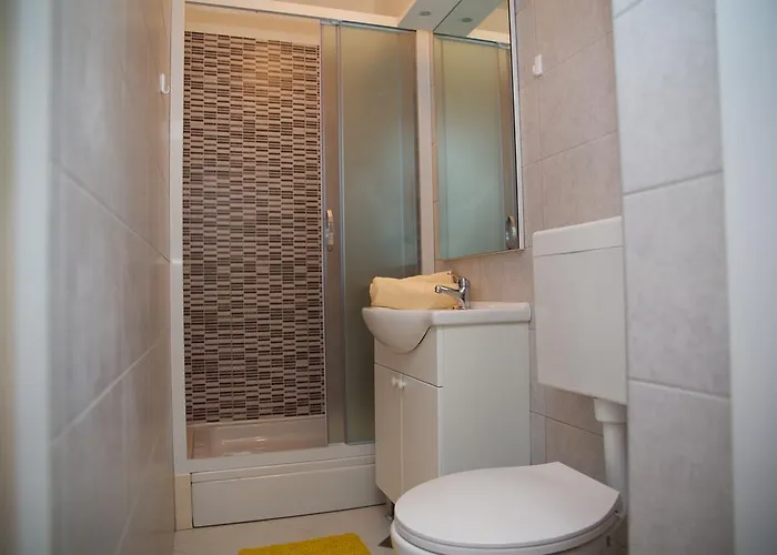 Antonija With Pool Daire