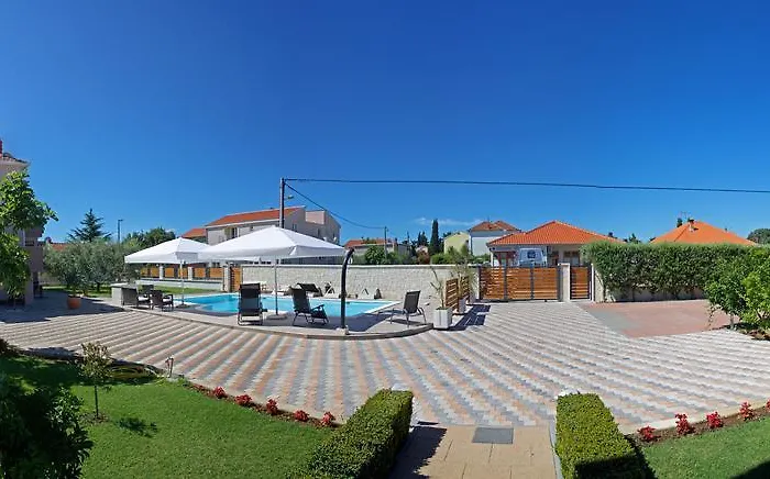 Antonija With Pool Daire Biograd Na Moru